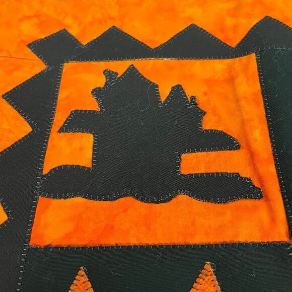 Halloween Wall Hanging Machine Stitched Spooky Jack O’ Lanterns & bat 18”x18” - Picture 2 of 6